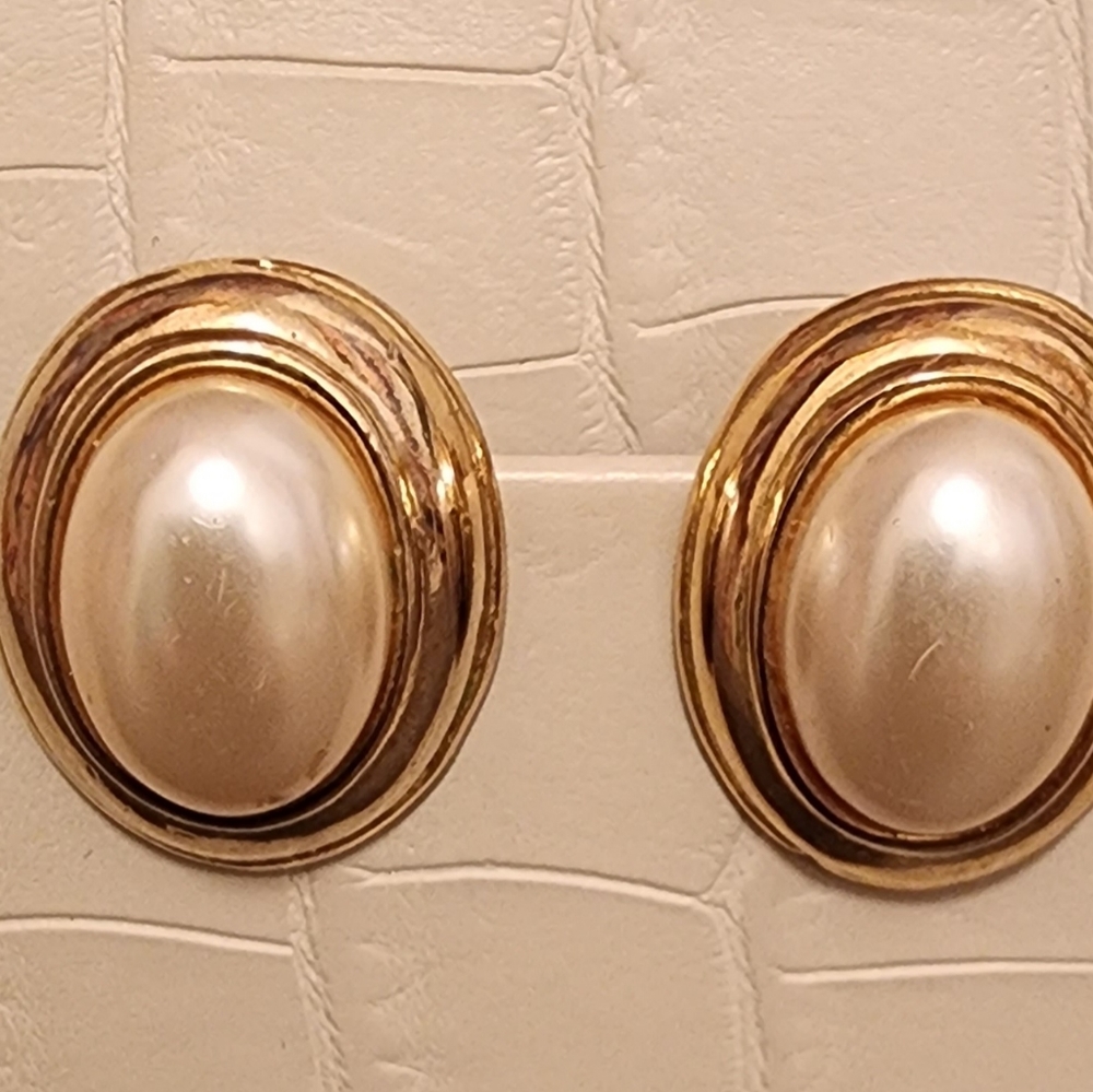 Cute as a button earrings.